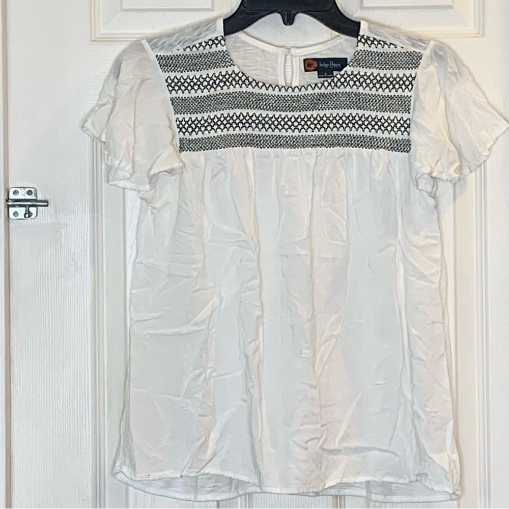 Indigo Poppy White Top Black Embroidery Size Small